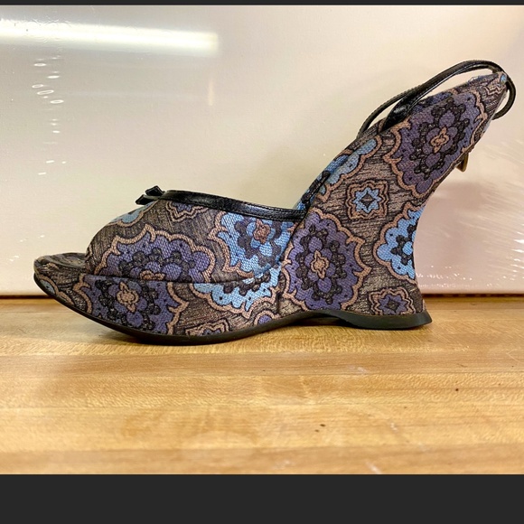Stunning Prada Metallic Jacquard Wedges Eu 39.5 ( Eu 39 ran small) - Picture 3 of 9